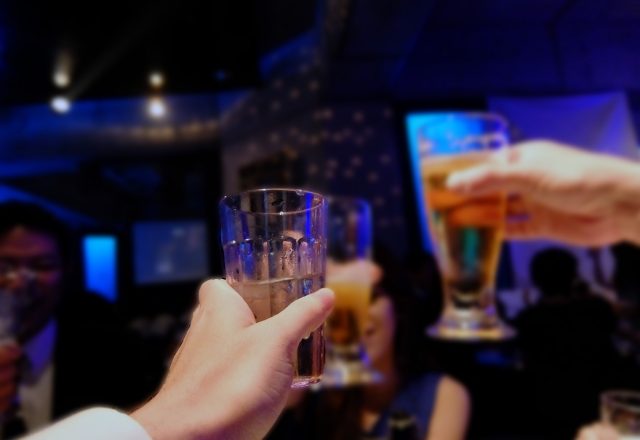 お客とホステス
